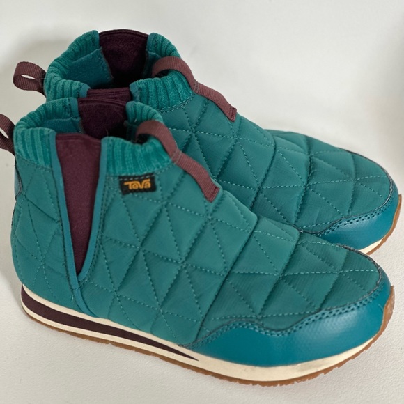 Teva slip on shoes - Picture 2 of 4